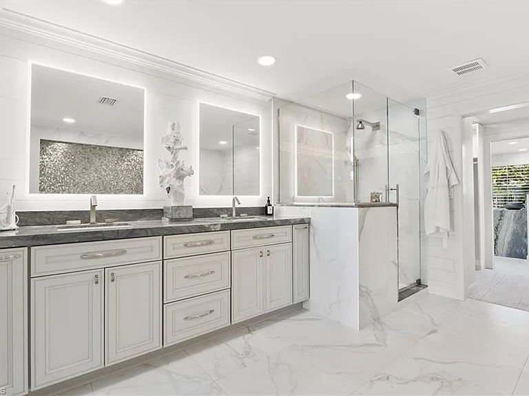 3737 Crayton Rd — Photo 13