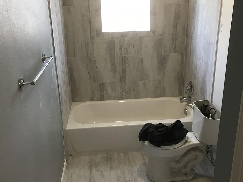 2nd image of 5015 Poppleton Ave APT 5