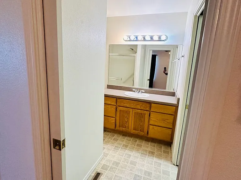 844 Woodhaven Dr — Photo 15