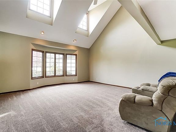 4th image of 2243 Saratoga Dr