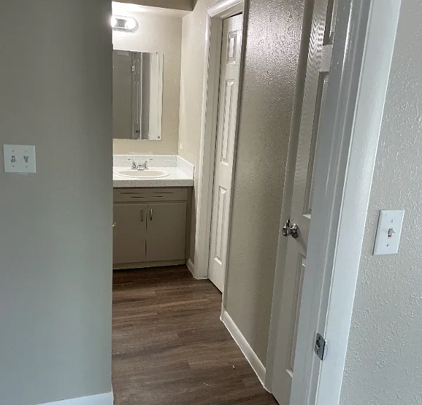 710 Emery St — Photo 4