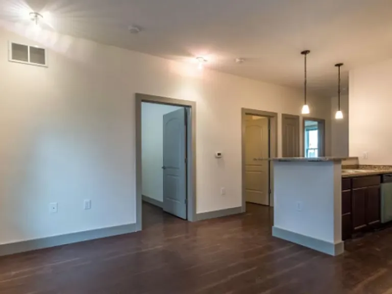 631 N College Ave — Photo 2