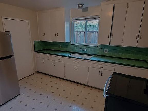 4th image of 870 Lewis Ave