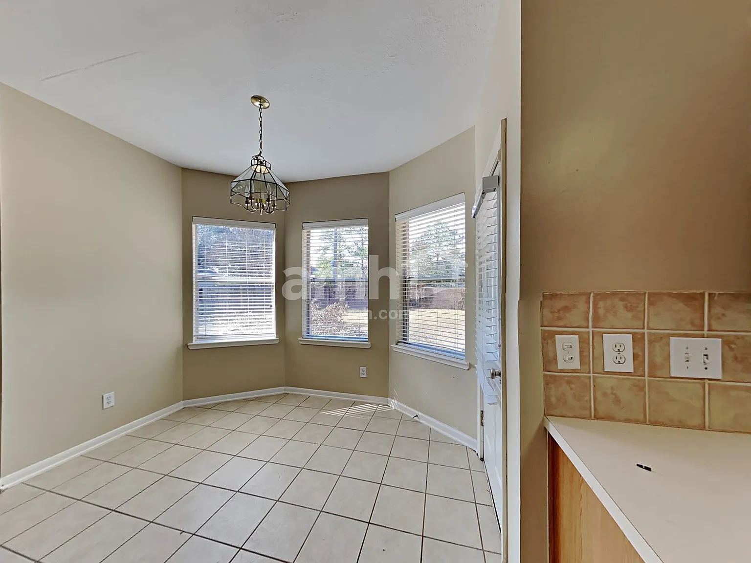 4 bed, 2.5 bath, 2706 sqft, $2,530 — Photo 4