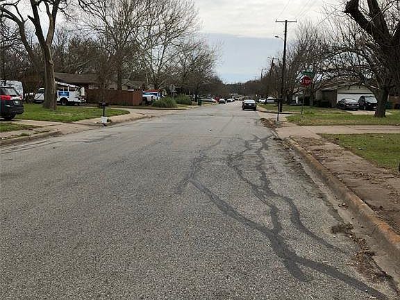 4th image of 1122 Venus St