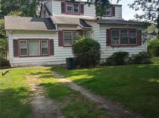 10 Parkwood Dr, Mastic Beach, NY 11951