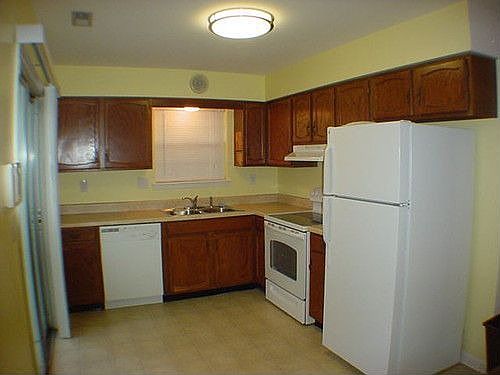 3rd image of 4865 Cliffony Dr
