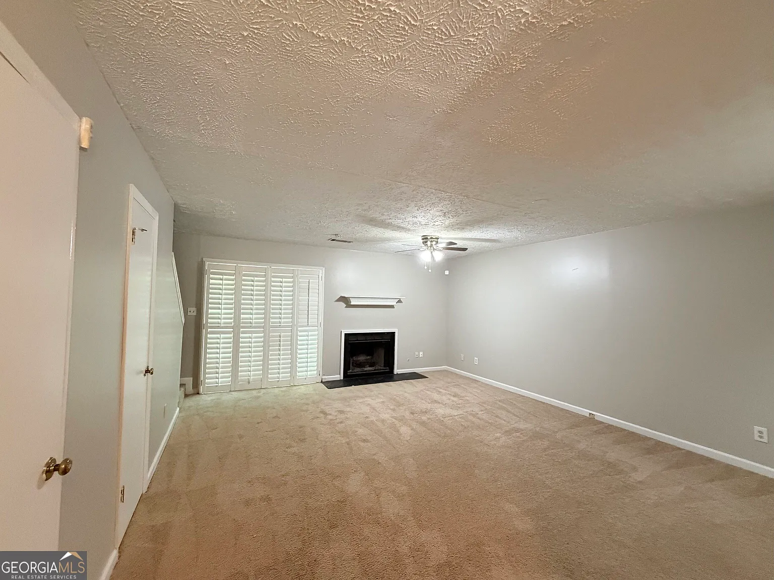 2 bed, 2.5 bath, 1184 sqft, $1,325 — Photo 2