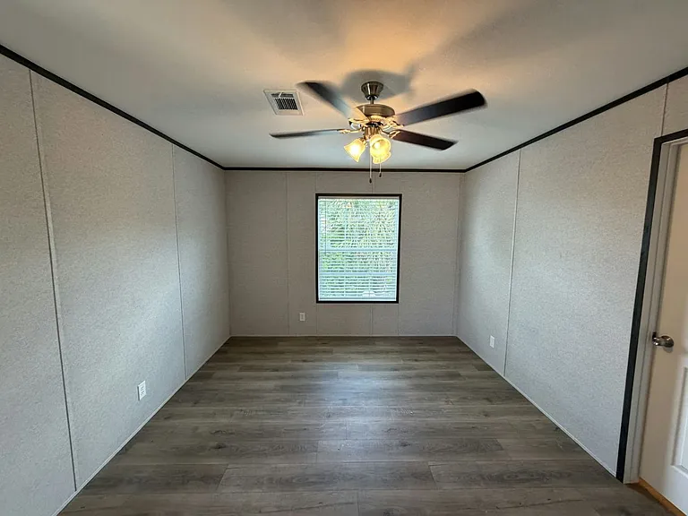 156 Lakeside Garden Cir #156 — Photo 9