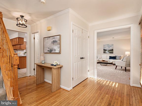 5th image of 302 Blue Cedar Ct