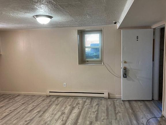 4th image of 828 W Mansfield Ave Unit 6