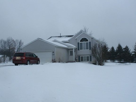 2nd image of 2843 Leaf Ct NE