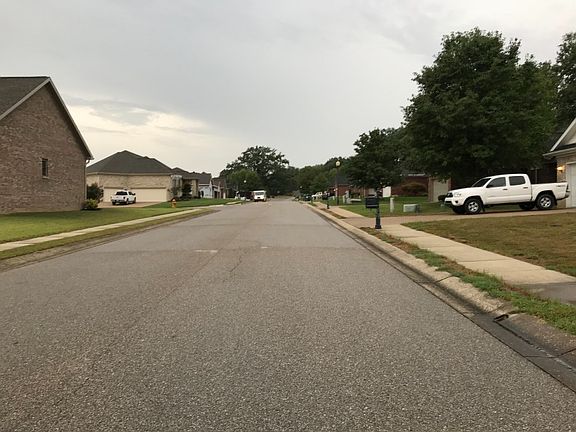 5th image of 2730 Beaumont Dr