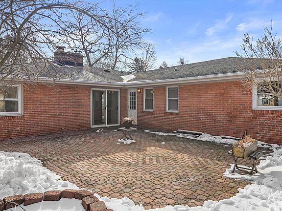 3rd image of 4950 James AVENUE