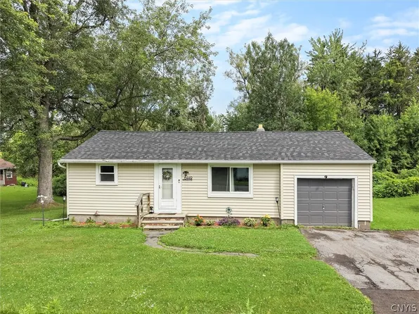 6449 Lakeshore Rd, Cicero, NY 13039