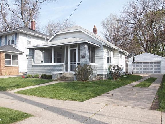 2nd image of 929 Oaklawn St NE
