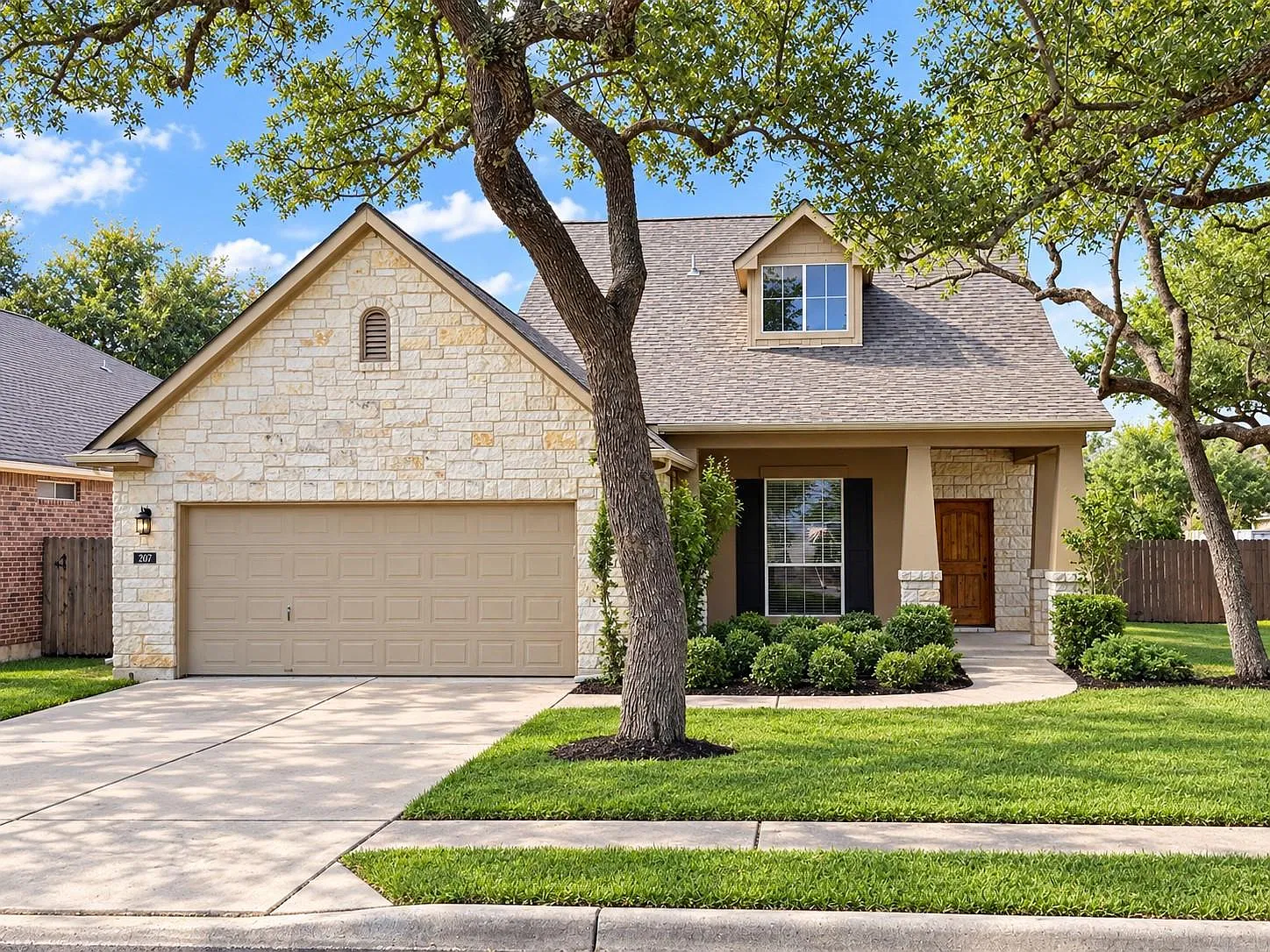 4 bed, 2.0 bath, 2106 sqft, $2,700 — Photo 1