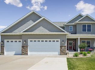 851 Stonebridge Cir, Eldridge, IA 52748