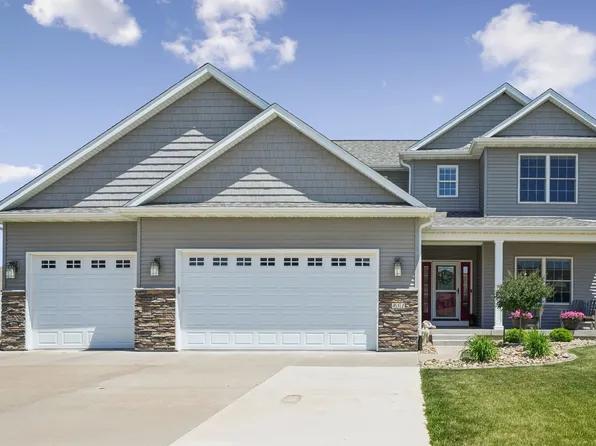 851 Stonebridge Cir, Eldridge, IA 52748