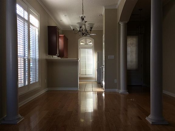 4th image of 2380 Lake Garden Dr