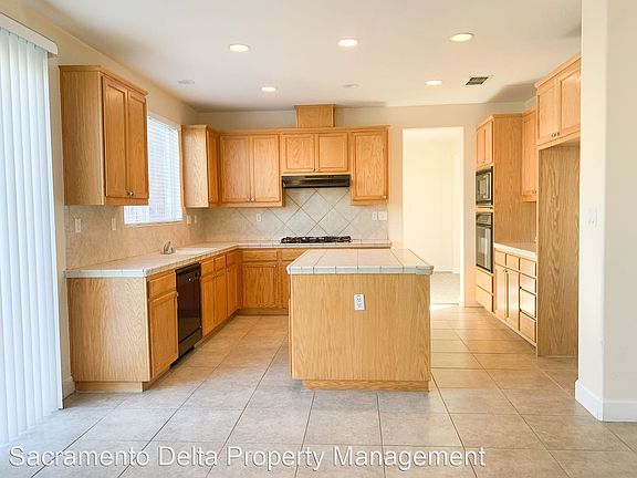 5th image of 9905 Sorrentino Dr