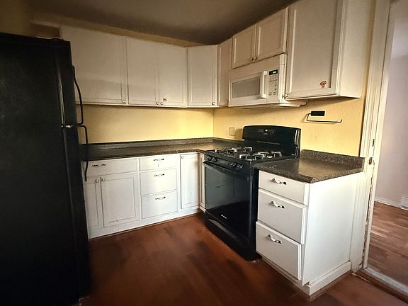 4th image of 555 Avenue A