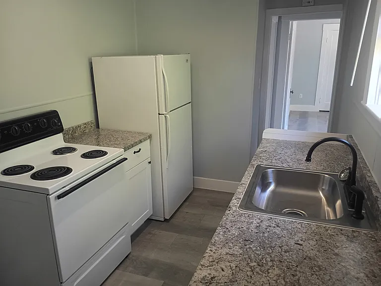 213 Cedar St #3 — Photo 5