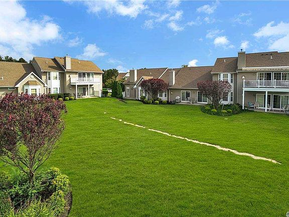 2nd image of 9 Pond Cir
