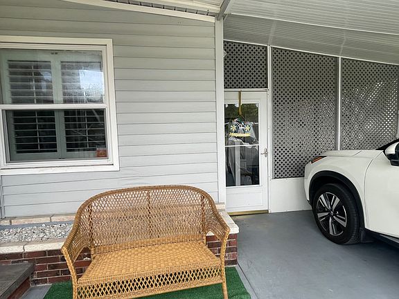 3rd image of 958 Avanti Way