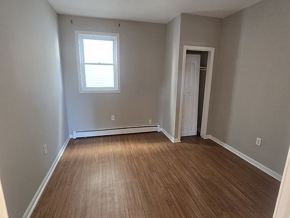 3rd image of 18 Dewitt St Floor 1