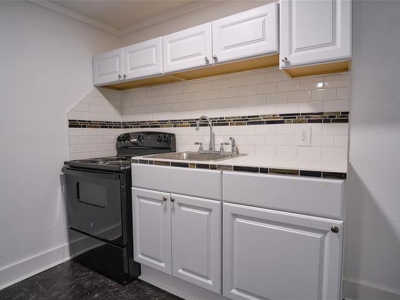5th image of 2905 Norton St #22