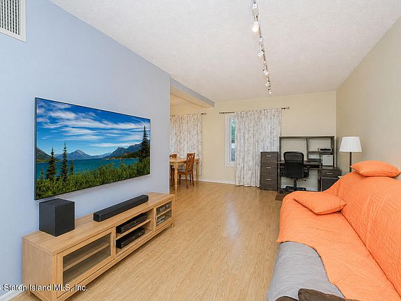 2nd image of 214 Ilyssa Way