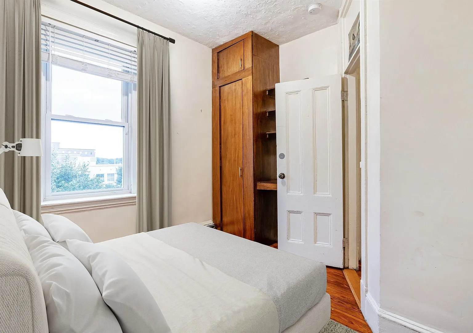 Well appointed 4 bed 2 bath in Brighton — Photo 3