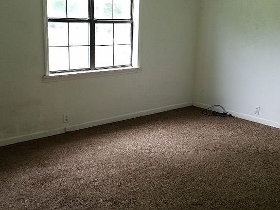 5th image of 519 Rosewood St