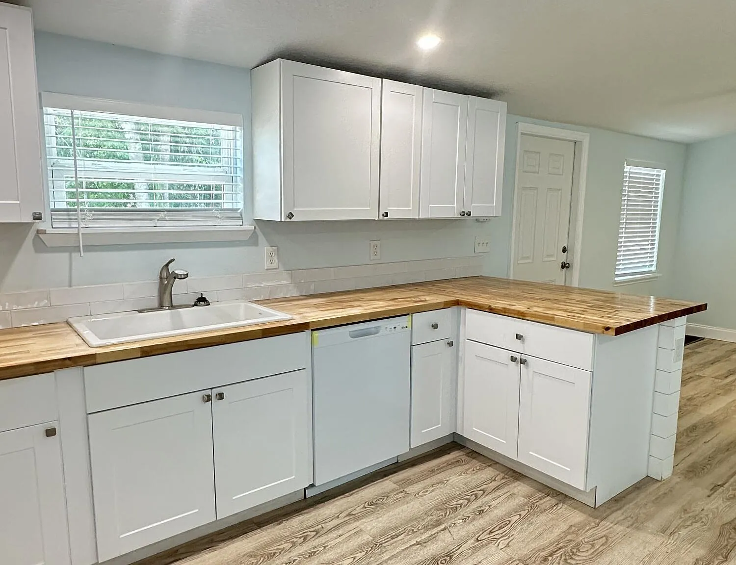 2 bed, 2.0 bath, 868 sqft, $1,600 — Photo 3