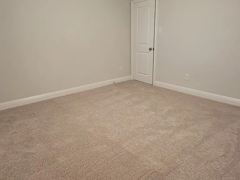 913 Amenduni Ln — Photo 10