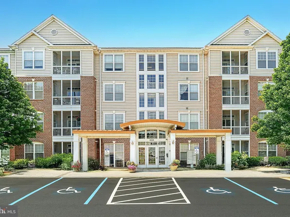 1010 Crest Way APT 402, York, PA 17403