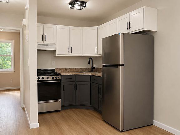 4th image of 201 Ludingtonville Rd APT 1A