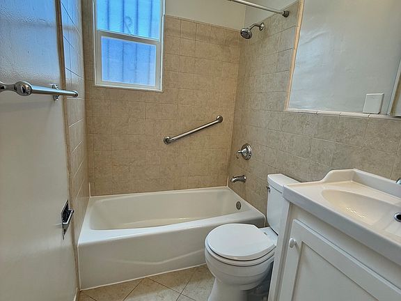 5th image of 820 E San Antonio Dr