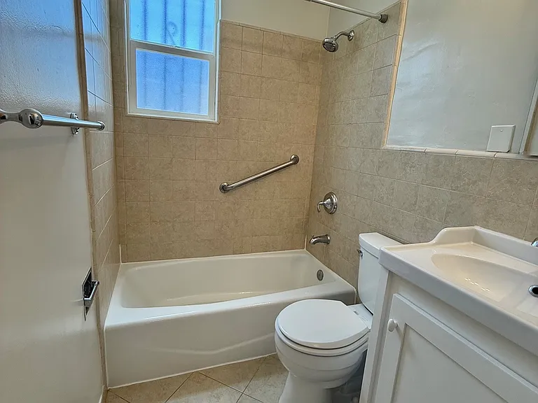 820 E San Antonio Dr — Photo 5