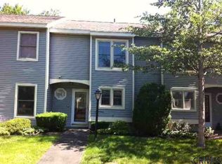 2 Hale Dr, Halfmoon, NY 12065