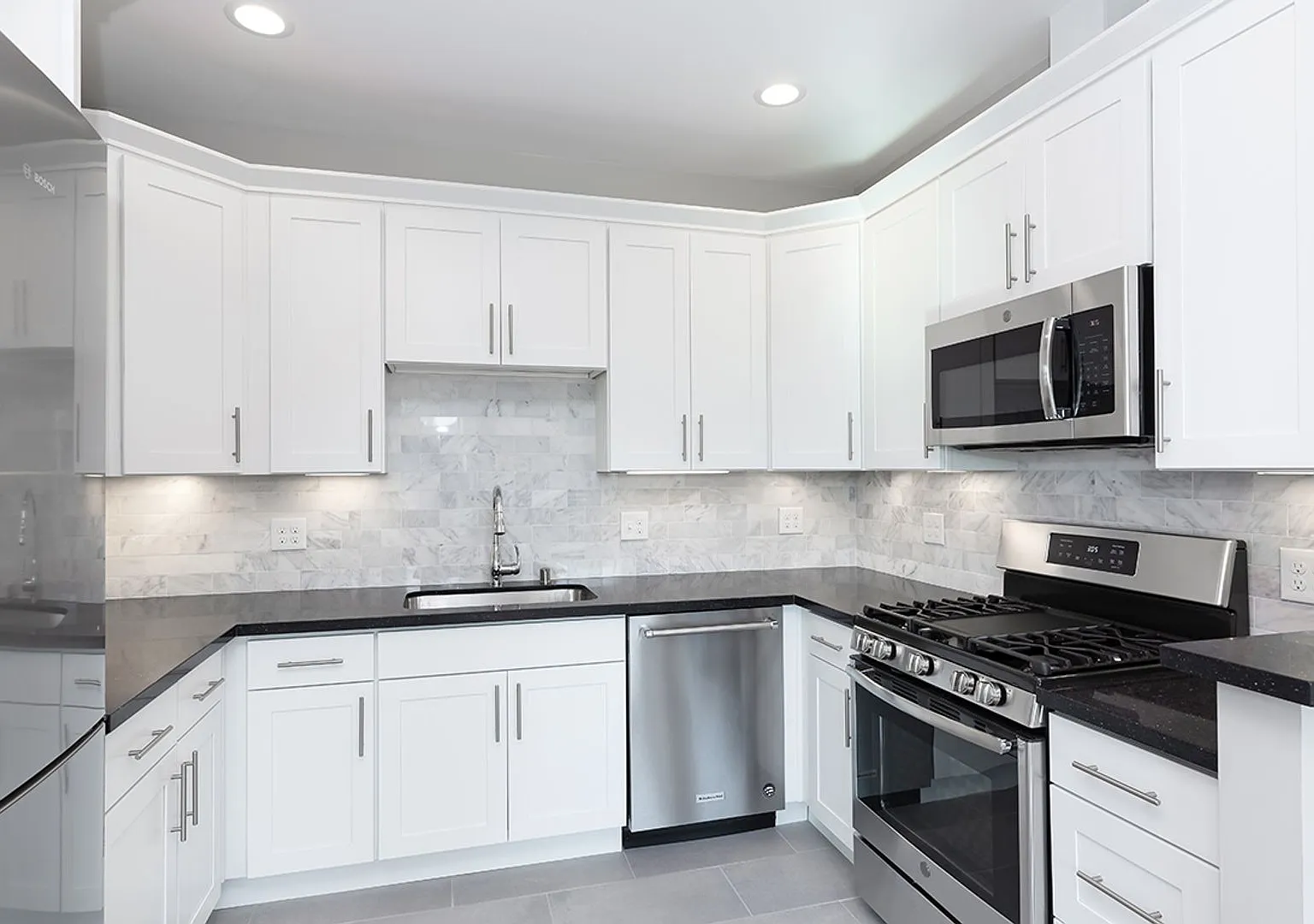 Bostonian Apartments — Photo 1