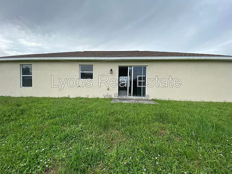 1703 NE 17th St — Photo 17