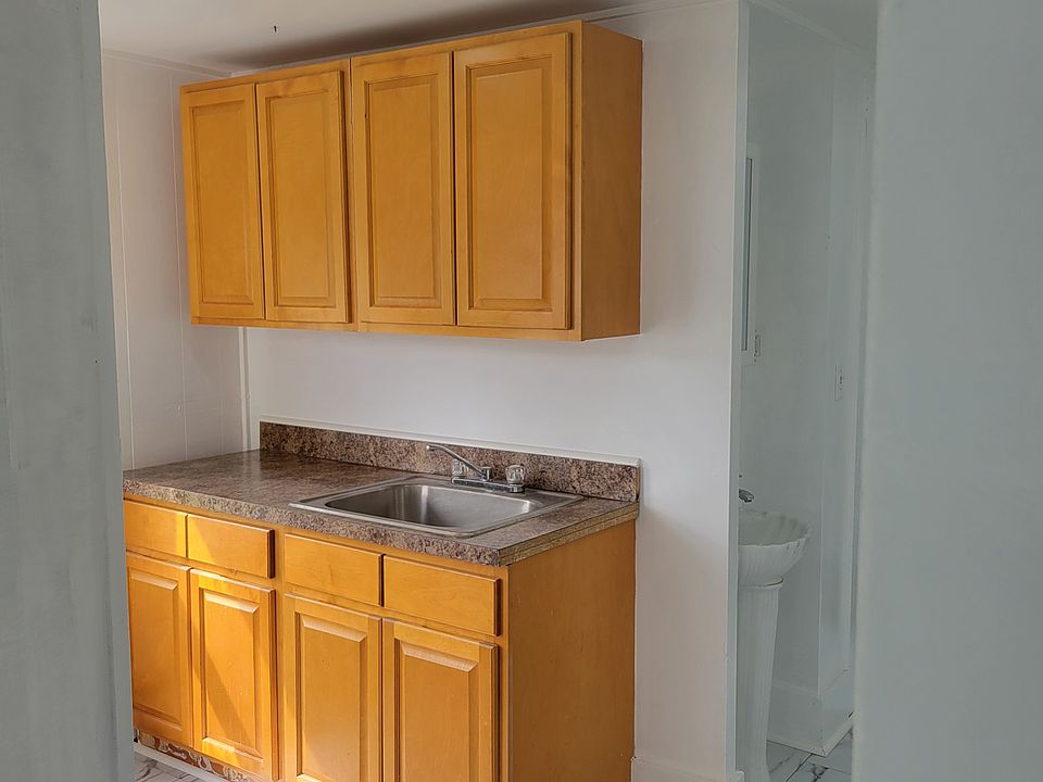 2nd image of 26 Winterton Rd #4B