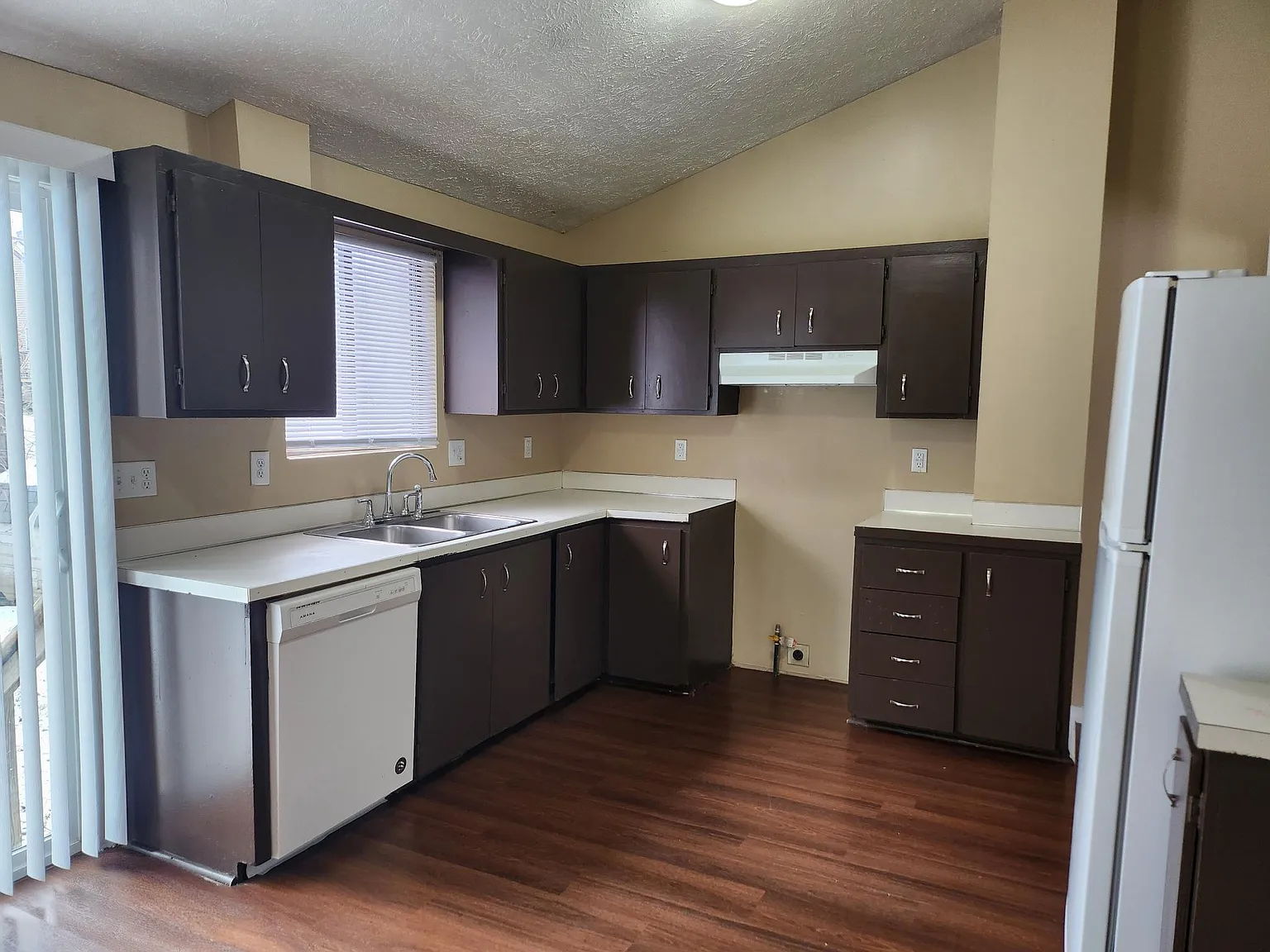 4 bed, 1.5 bath, 1202 sqft, $1,795 — Photo 4