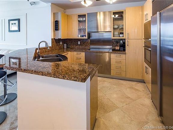 5th image of 100 S Pointe Dr APT 508