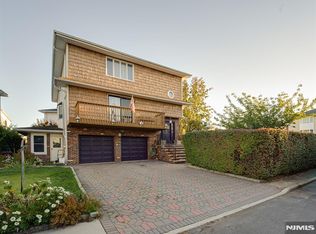 3 Acorn Rd, Secaucus, NJ 07094