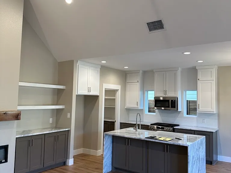 505 Southern Dr — Photo 2