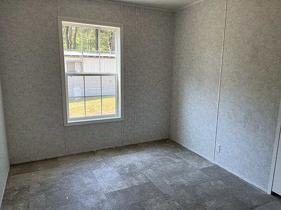4th image of 72 Pine Haven Cir