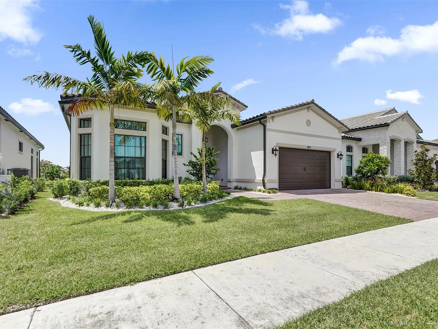 3 bed, 2.5 bath, 2545 sqft, $5,900 — Photo 3